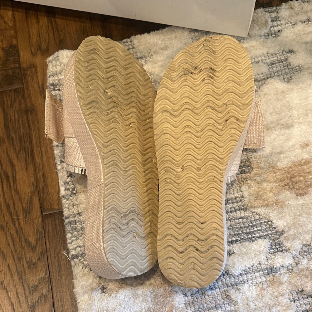 Matisse Cream Platform Sandals with Bow - Picture 4 of 4